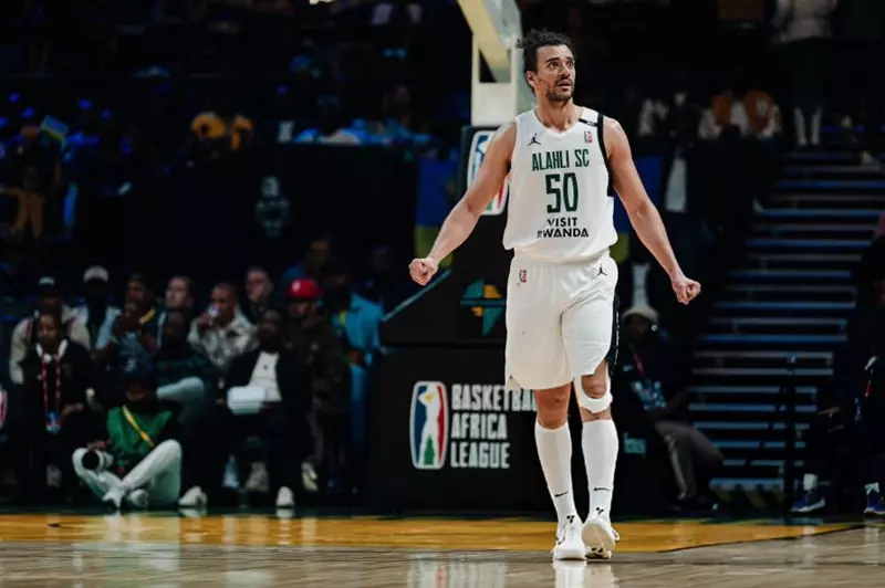 عاصم مرعي نجم فريق أهلي طرابلس الليبي لكرة السلة